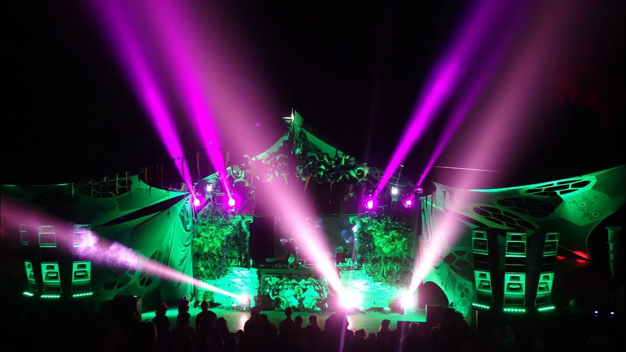 Ivy Lab playing live